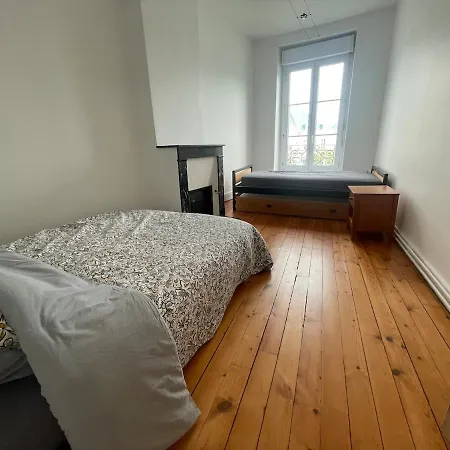 Lumineux Avec Cour Privee 2 6 Personnes Plein Centre דירה Ecommoy