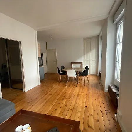 Lumineux Avec Cour Privee 2 6 Personnes Plein Centre