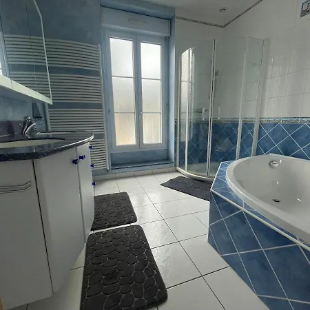 Lumineux Avec Cour Privee 2 6 Personnes Plein Centre *